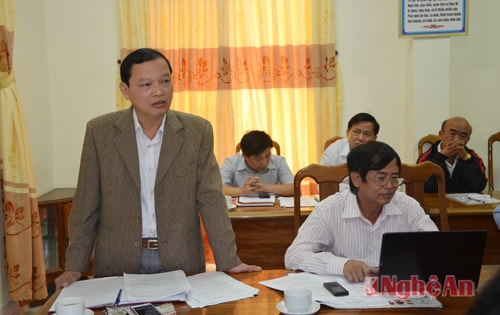 Đồng chí Nguyễn Hữu Vinh, Ủy viên BCH đảng bộ tỉnh, Bí thư huyện ủy Thanh Chương yêu cầu các phòng, ban, các địa phương  trên địa bàn huyện tích cực, chủ động trong công tác cung cấp thông tin cho Báo Nghệ An để có lượng thông tin nhanh, chính xác và hiệu quả