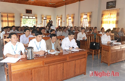 Các đại biểu và cứ tri xã Nghi Hưng