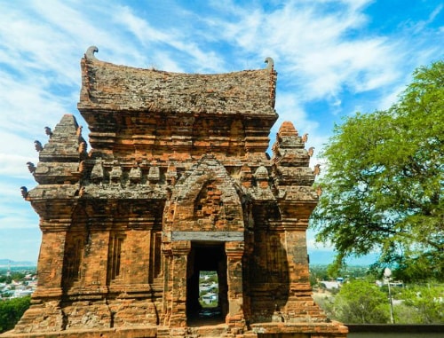 Tháp Po Klong Garai là một cụm tháp nổi tiếng trong các điểm đến trên bản đồ du lịch Ninh Thuận. Ảnh: Bảo Nghi