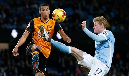 De Bruyne (phải) hòa nhập tốt vào lối chơi của Man City. Ảnh: Reuters.