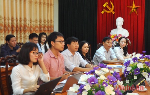 Đoàn công tác Báo Nghệ An 