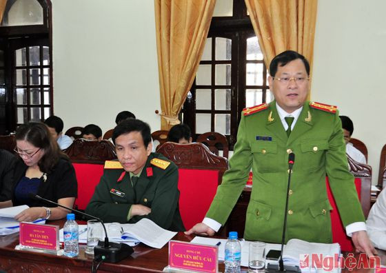Đồng chí Nguyễn Hữu Cầu - Phó Giám đốc Công an tỉnh phát biểu tại cuộc thẩm tra