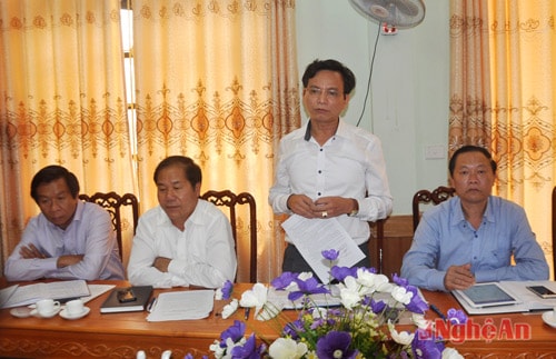 Đồng chí Hoàng Danh Lai- Phó bí thư huyện ủy, Chủ tịch UBND huyện Quỳnh Lưu đề nghị Báo Nghệ An hỗ trợ  huyện trong công tác tuyên truyền