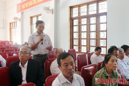 Cử tri Thị xã Thái Hòa phát biểu kiến nghị với ĐBQH.