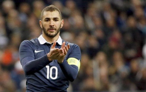 Sự nghiệp của Benzema trong màu áo tuyển Pháp trước nguy cơ bị hủy hoại. Ảnh: Reuters.