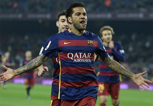 Alves là cầu thủ trụ cột hiếm hoi xuất hiện trong đội hình chính trận đấu tối 2/12. Ảnh: Reuters