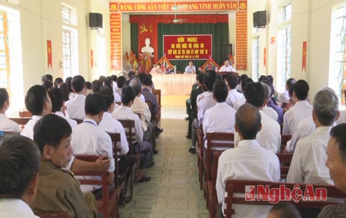 Đông đảo cử tri tham dự 