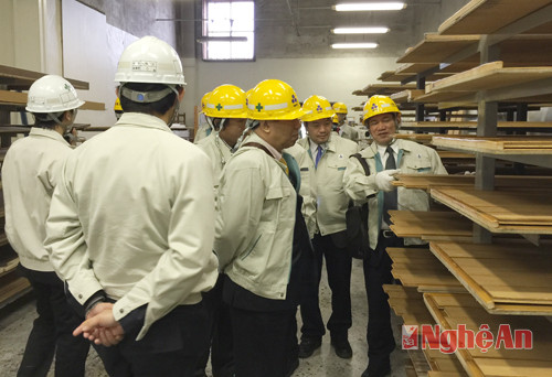 Đoàn công tác thăm mô hình xưởng chế tạo mô hình Nhà lắp ghép của Cty Yabashi.