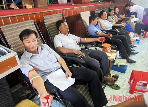 Các tình nguyện viên hiến máu