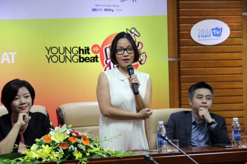  Ca sĩ Mỹ Linh (giữa) trong buổi họp báo giới thiệu Chung kết Young Hit Young Beat - Nhí tài năng