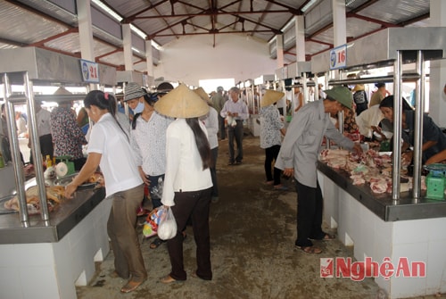 Chợ Dinh Sy xã Hoa Thành, huyện Yên Thành đã được dự án Lifsap đầu tư năm 2012, tạo thành khu vực bán thực phẩm tươi sống đảm bả vệ sinh ATTP, tới đây sẽ là nơi tiêu thụ sản phẩm thịt lợn chăn nuôi theo quy trình VietGAHP trên địa bàn.