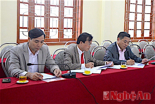 Các đồng chí lãnh đạo đại diện UBND, các phòng, ban huyện Quỳ Hợp tại buổi làm việc.