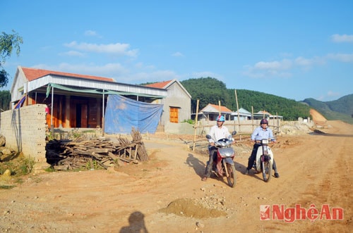 Những ngôi nhà mới của người dân sau khi di dời để phục vụ dự án.