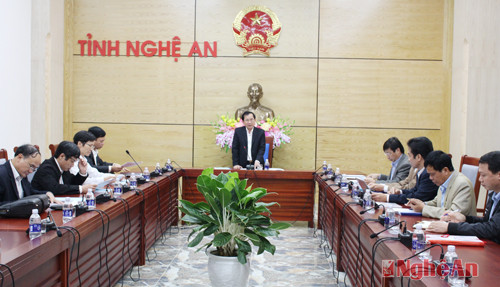 Đồng chí phó chủ tịch UBND tỉnh Đinh Viết Hồng chủ trì buổi làm việc chiều nay