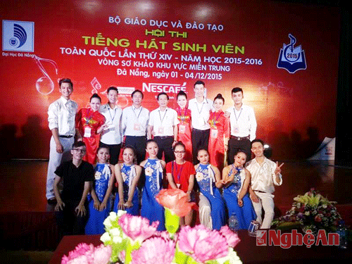 Đoàn học sinh Đại Học Vinh tham dự hội thi