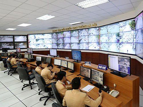 Cùng với những hình ảnh người dân cung cấp, hệ thống camera giám sát, xử phạt  của CSGT hoạt động rất hiệu quả