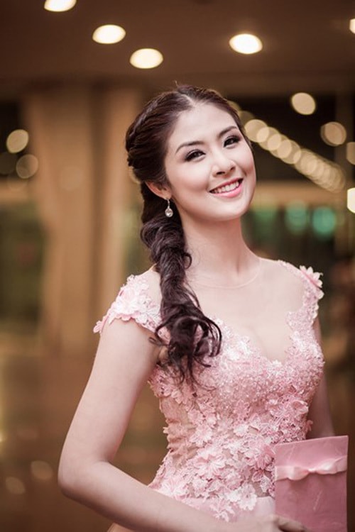 Năm 2013, người đẹp Hải Phòng đầu tư mạnh về diện mạo. Nhờ chăm chút làn da, tập luyện giữ gìn vóc dáng, thay đổi lối trang điểm, Hoa hậu có sự