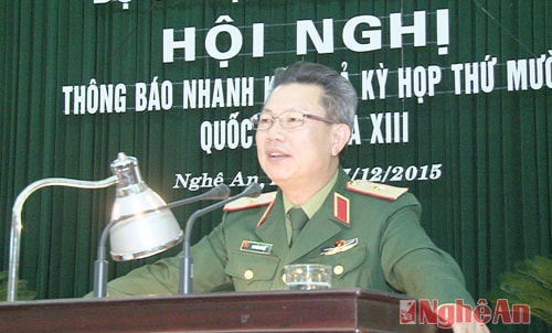 Ông Nguyễn Sỹ Hội, Thiếu tướng, Phó tư lênh Quân khu  thông báo kết quả kỳ họp thứ 10 (Khoa XIII).