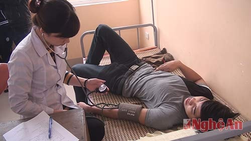Khám sơ tuyển tại xã Nghi Xuân