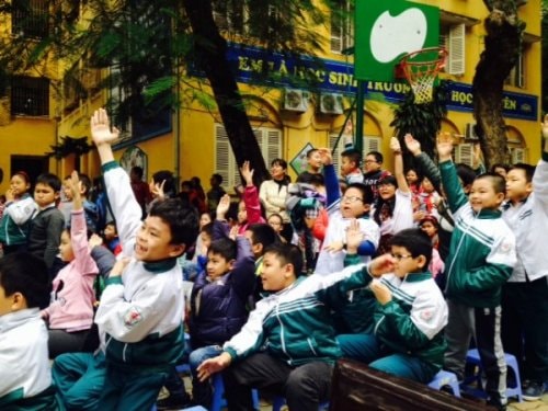 Các em học sinh trường Tiểu học Kim Liên hào hứng với cuộc thi