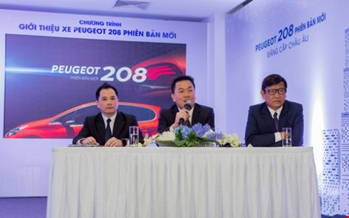  Ông Nguyễn Trung Kiên - PGĐ Peugeot Bắc Bộ, ông Bùi Kim Kha – Phó TGĐ Thaco, ông Nguyễn Một - GĐ Truyền thông