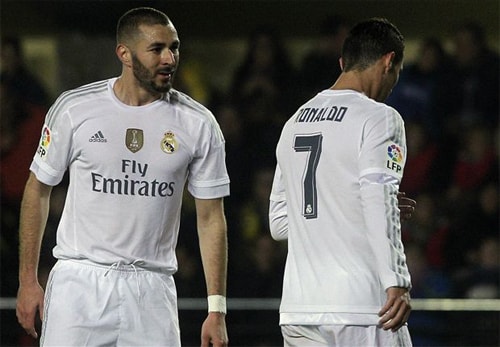 Benzema và Ronaldo không thể giúp Real tránh được thất bại thứ ba từ đầu mùa. Ảnh: Reuters