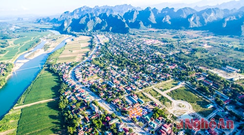 Toàn cảnh Thị trấn Con Cuông nhìn từ trên cao. Ảnh Sỹ Minh