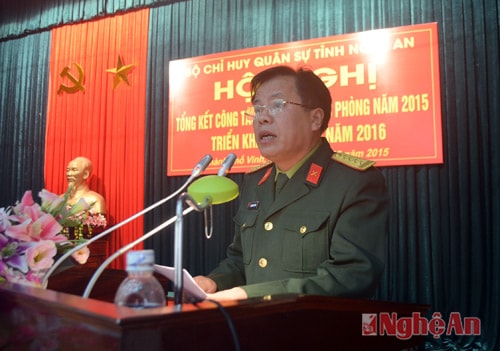 Đại tá Trần Nguyên Dương, Phó Chính ủy Bộ Chỉ huy Quân sự tỉnh phát động phong trào thi đua quyết thắng năm 2016 với chủ đề Phát huy truyền thống, đoàn kết, kỷ cương, sáng tạo, quyết thắng”.