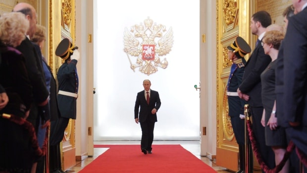 Tổng thống Putin có dáng đi đặc biệt.