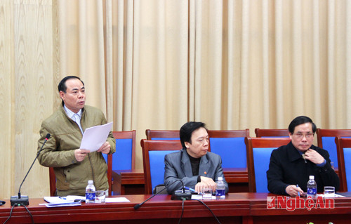 Đồng chí Nguyễn Mạnh Cường - Phó Giám đốc Sở Văn hóa, Thể thao và Du lịch báo cáo công tác chuẩn bị cho Hội thảo liên kết phát triển du lịch vùng Bắc-Nam-Trung Bộ.
