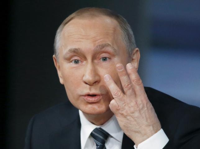 Tổng thống Nga Putin phát biểu tại cuộc họp báo hôm 17/12. Ảnh: Reuters. 