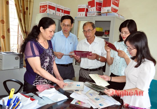 Ban Pháp chế HĐND tỉnh giám sát tại Phòng Công chứng số 1.