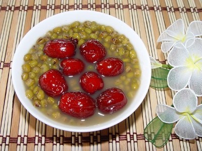 Chè đậu xanh táo đỏ.