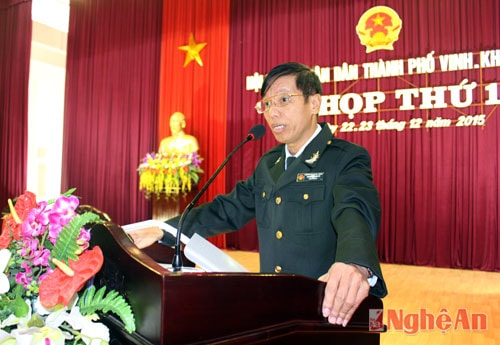 Ông Trương Xuân Tý, Chánh Thanh tra TP Vinh trình bày kết quả phòng, chống tham nhũng trên địa bàn TP Vinh năm 2015.