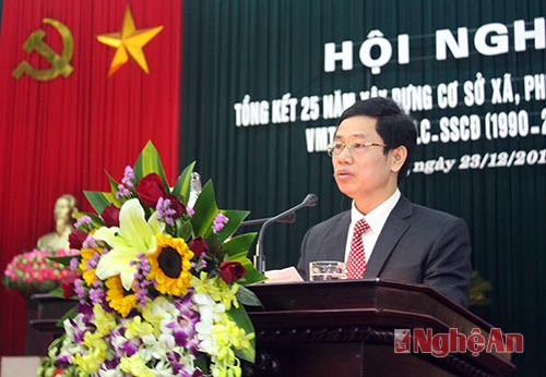 Đồng chí Nguyễn Xuân Sơn phát biểu về kinh nghiệm của Nghệ An trong xây dựng cơ sở, xã, phường, thị trấn vững mạnh toàn diện, cụm an toàn làm chủ sẵn sàng chiến đấu 