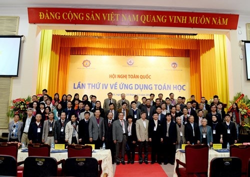 Đại biểu dự Hội nghị toàn quốc lần thứ IV về ứng dụng Toán học