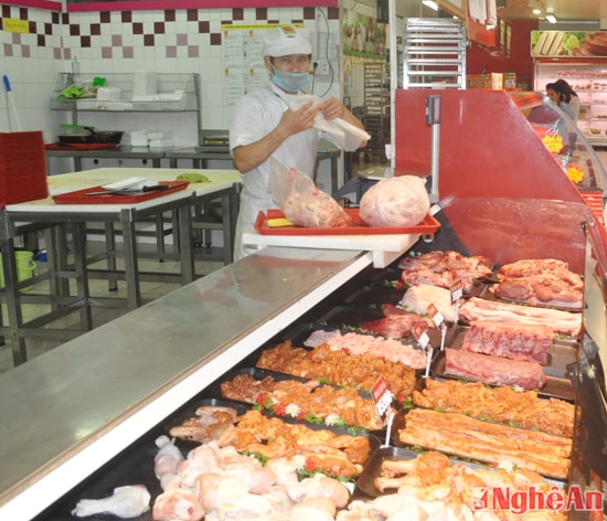 Thịt lợn ở siêu thị thường đem lại cảm giác an tâm cho người tiêu dùng, tuy nhiên thịt đã qua chế biến để sát với thịt chế biến