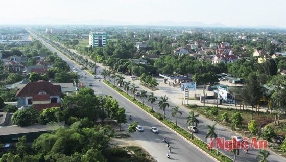 Đại lộ Lê Nin, con đương lớn nhất thành phố Vinh.
