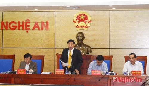 Đồng chí Nguyễn Xuân Đường - Phó Bí thư Tỉnh ủy, Chủ tịch UBND tỉnh chủ trì phiên họp. 