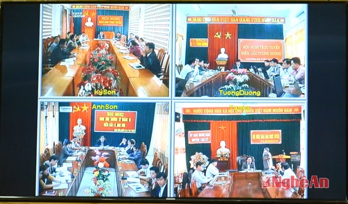 Đại diện các huyện, thành, thị tham gia họp trực tuyến.