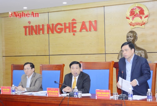 Đồng chí Huỳnh Thanh Điền - Phó Chủ tịch UBND tỉnh cho rằng tỉnh cần tập trung đẩy mạnh tiến độ của các công trình trọng điểm, tháo gỡ vướng mắc về mặt bằng của một số dự án, tuyến đường, đồng thời phát động toàn tỉnh ra quân thực hiện an toàn giao thông và đảm bảo hành lang giao thông,..