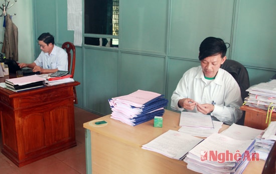 Cán bộ, công chức UBND phường Nghi Hương chấp hành tốt thời làm việc, quy chế văn hóa công sở.