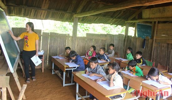 Một tiết học ở điểm trường Pà Khốm, xã Tri Lễ (Quế Phong).