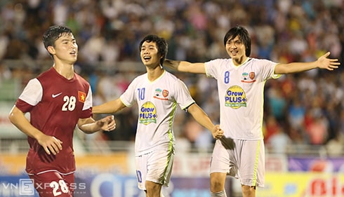 Duy Mạnh (28) sẽ cạnh tranh với hai đồng đội đến từ HAGL trong màu áo U23 Việt Nam để giành giải thưởng cầu thủ trẻ hay nhất năm. Ảnh: Đức Đồng.