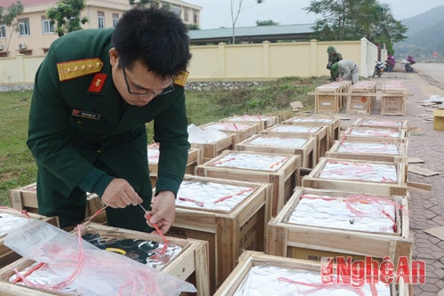 Kiểm tra công tác kết nối các khối pháo hoa, dàn hỏa thuật theo thiết kế