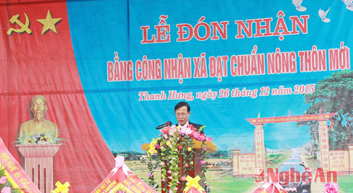 Đồng chí Lê Văn Thương - Bí thư Đảng ủy, Chủ tịch UBND xã đọc báo cáo thành tích 