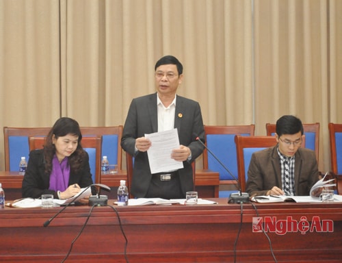 Ông Phạm Văn Vinh, Phó Giám đốc Sở Kế hoạch & Đầu tư báo cáo tổng hợp các kiến nghị của doanh nghiệp