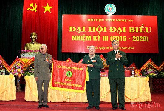 Dịp này, Hội Cựu TNXP tỉnh đã được Trung ương Hội Cựu TNXP Việt nam trao tặng  Cờ thi đua đơn vị xuất sắc năm 2015