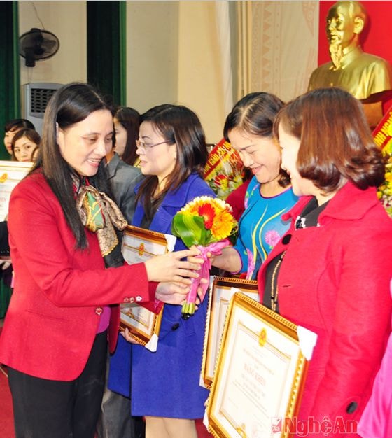 Đồng chí Cao Thị Hiền - Ủy viên Ban Thường vụ Tỉnh ủy, Giám đốc Sở Nội vụ nêu rõ mục đích, ý nghĩa của việc tổ chức lớp tập huấn