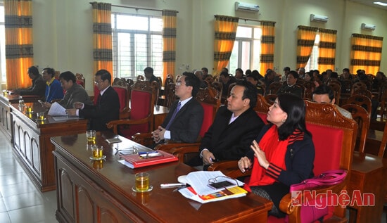 Lãnh đạo Thị xã Cửa Lò và đại diện Đảng ủy các phường xã, các báo cáo viên về dự